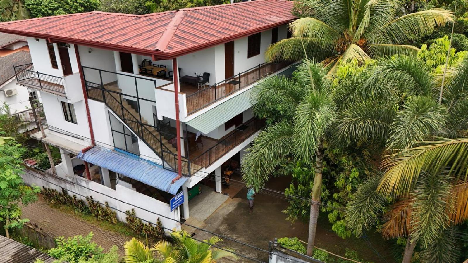 Suwani Pinnawala Homestay Exterior foto