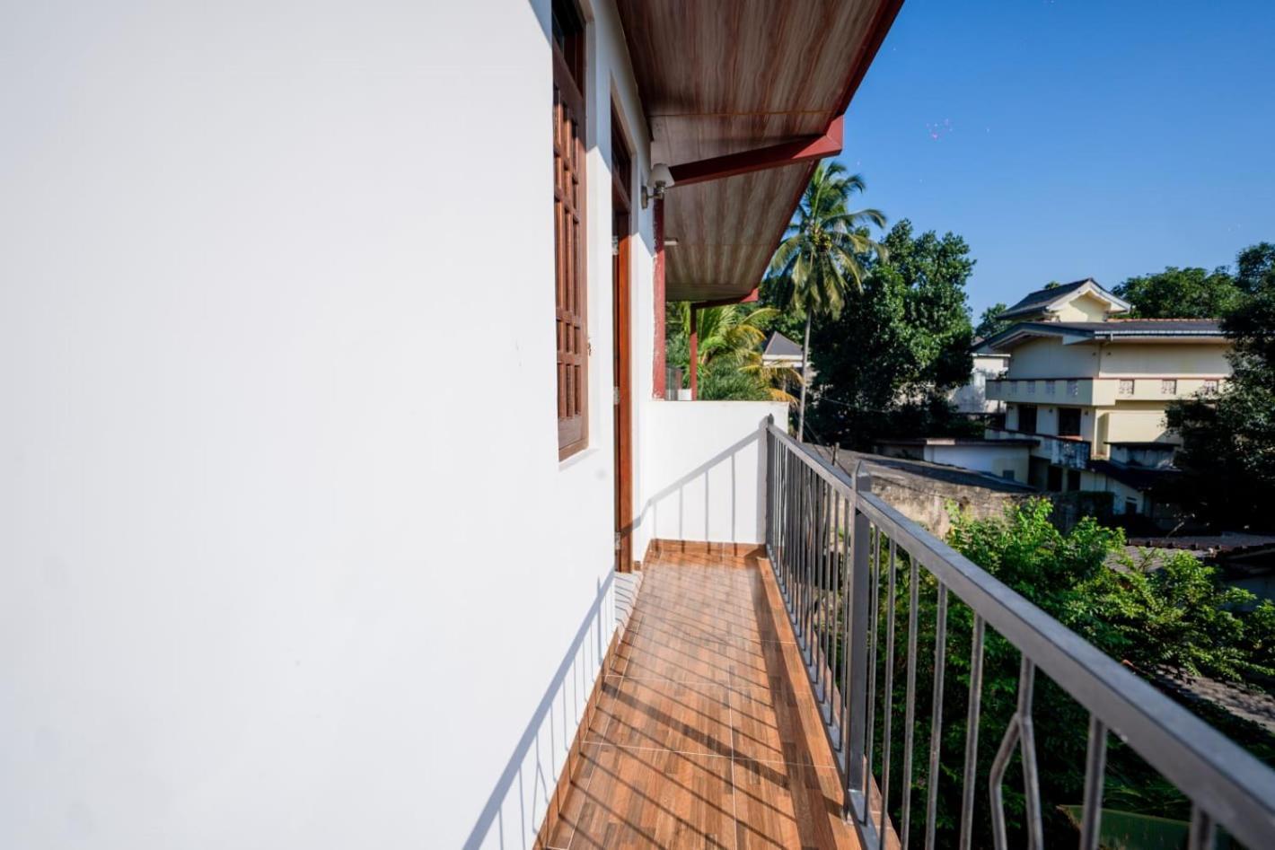 Suwani Pinnawala Homestay Exterior foto