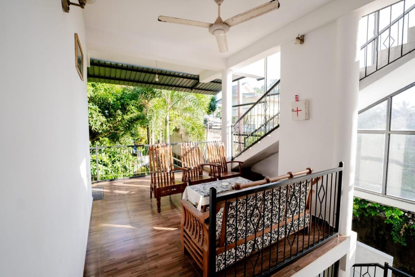 Suwani Pinnawala Homestay Exterior foto