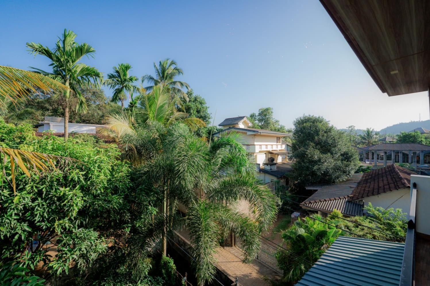 Suwani Pinnawala Homestay Exterior foto
