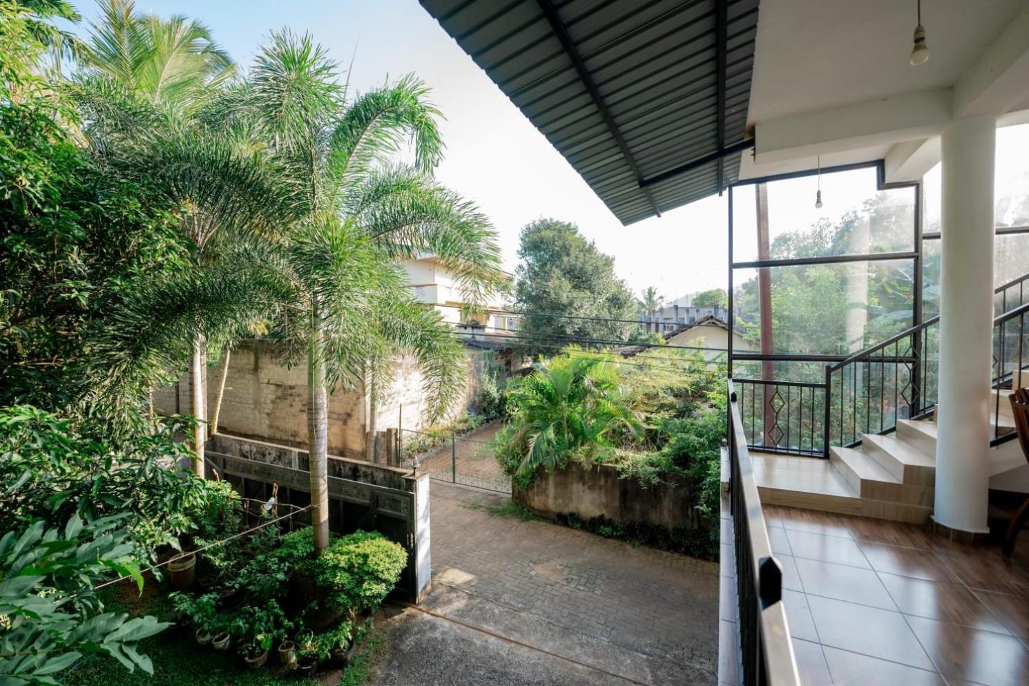Suwani Pinnawala Homestay Exterior foto
