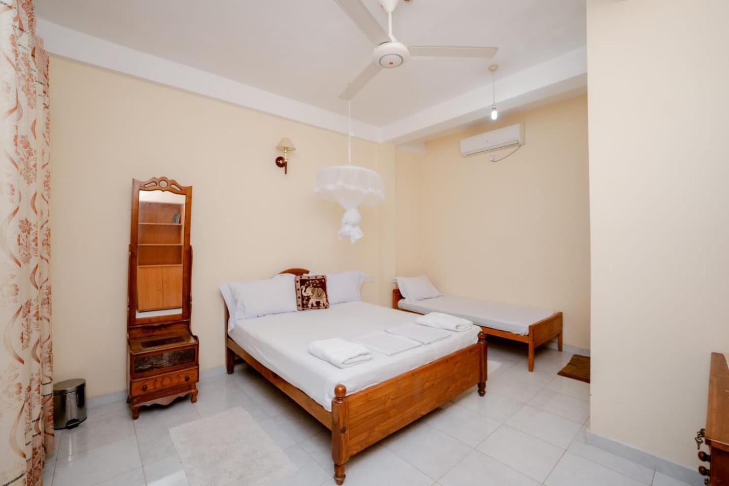 Suwani Pinnawala Homestay Exterior foto