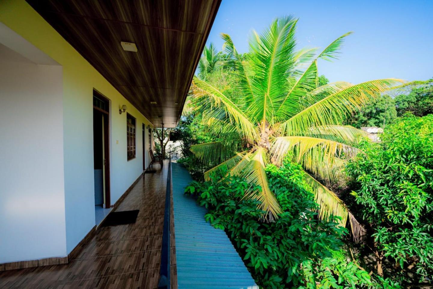 Suwani Pinnawala Homestay Exterior foto