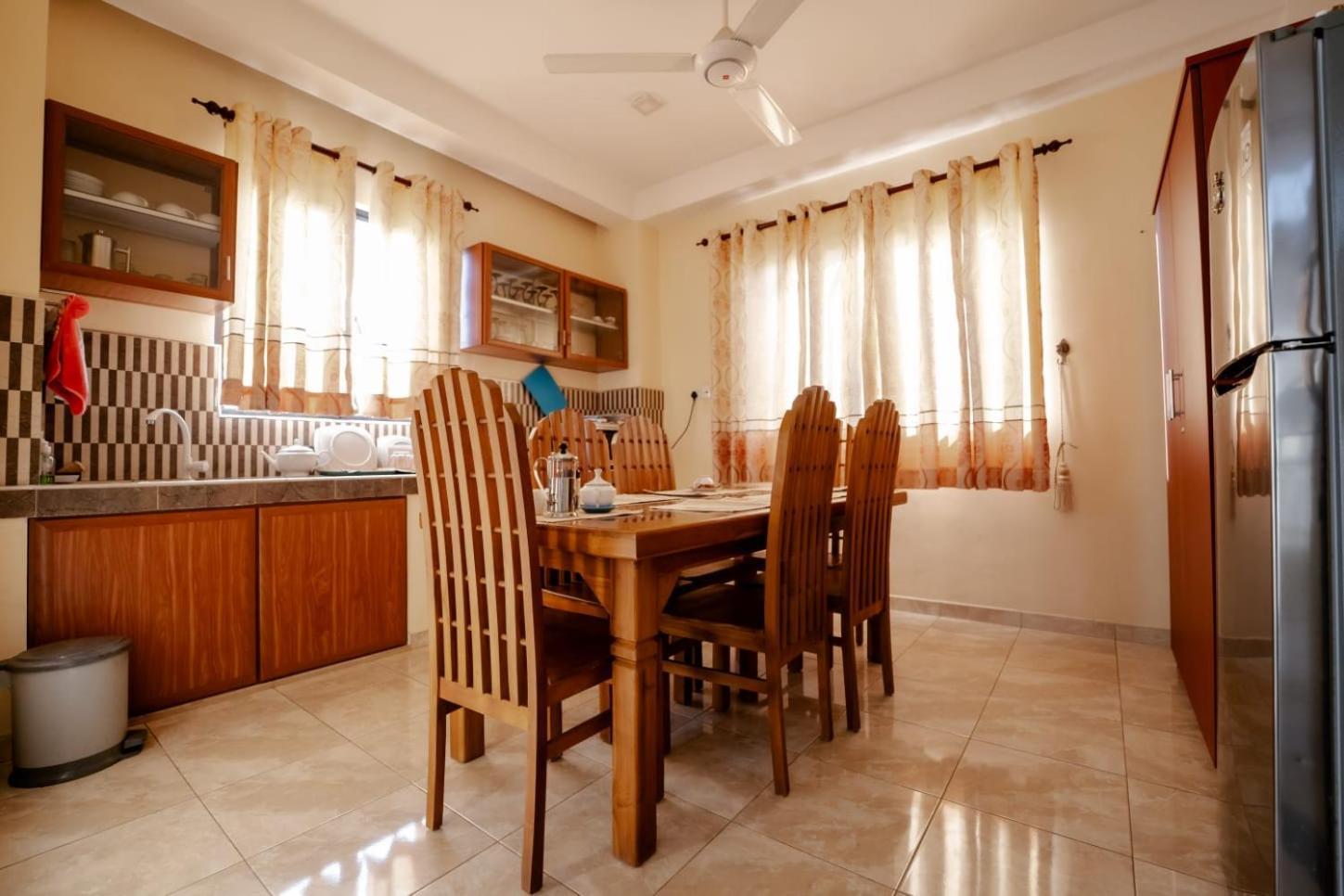 Suwani Pinnawala Homestay Exterior foto