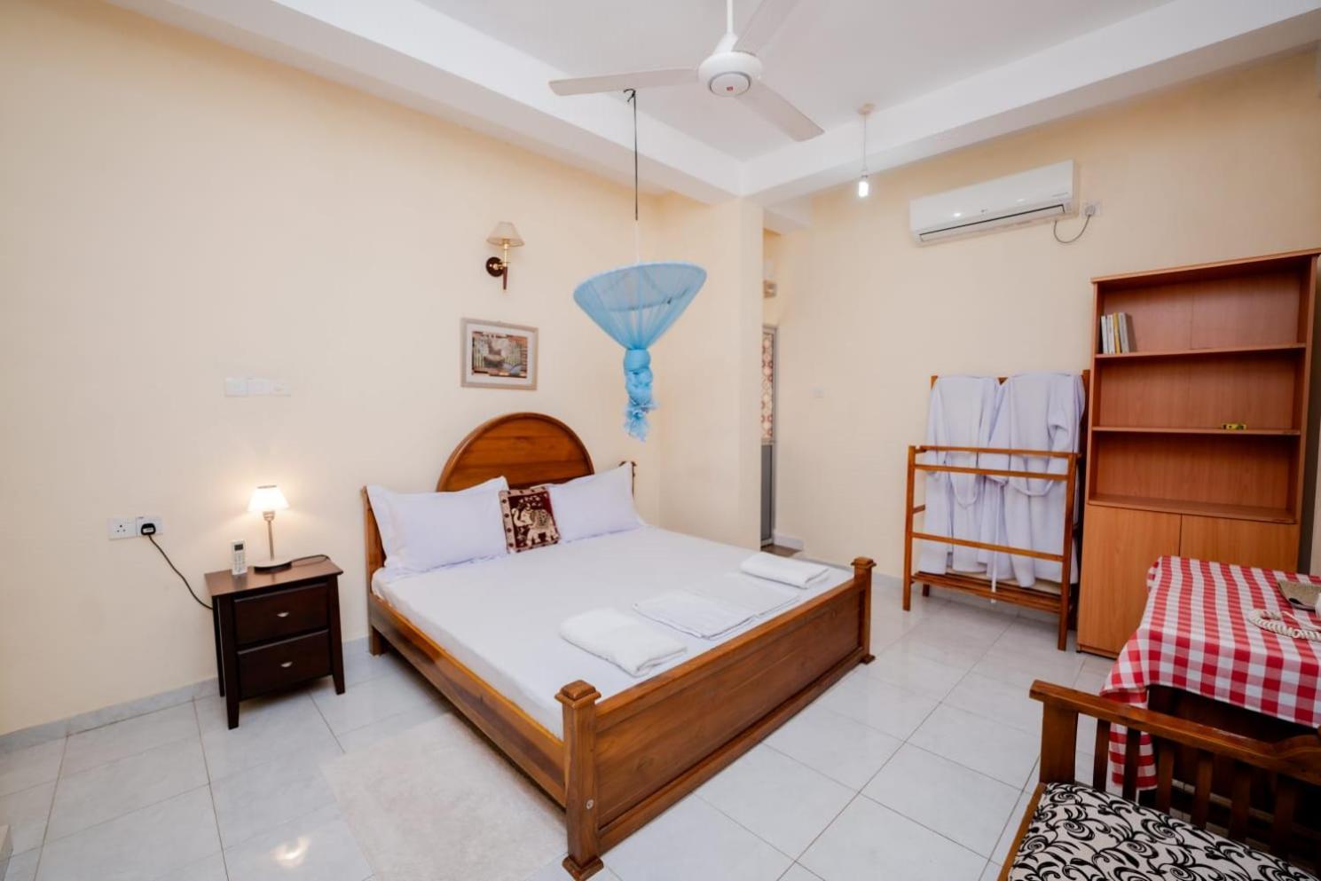 Suwani Pinnawala Homestay Exterior foto