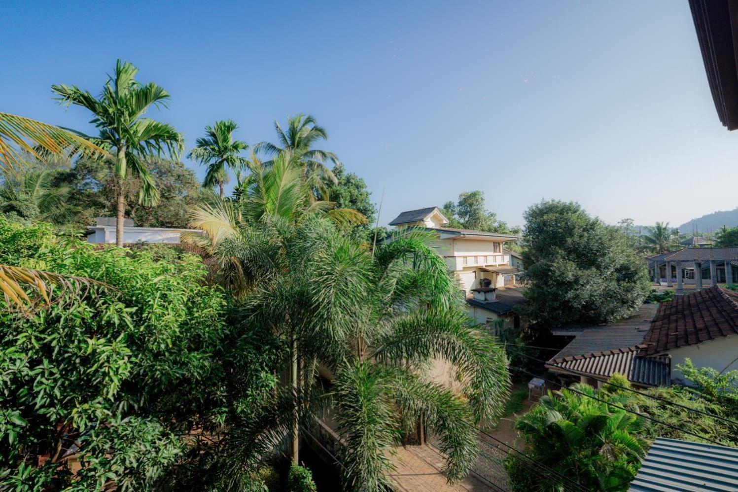 Suwani Pinnawala Homestay Exterior foto